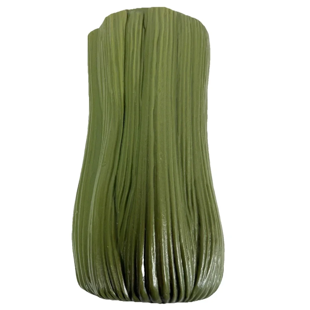 Vintage Sterilite Celery Crisper Vegetable Shaped Green Plastic Container w/ Lid